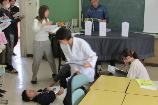 緊急時を想定した研修の様子