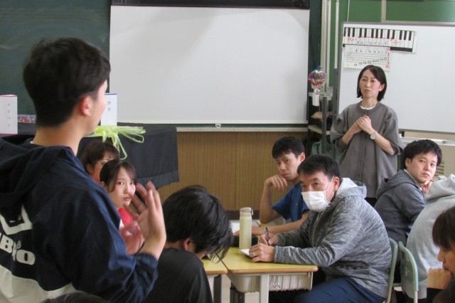 質問が交わされる研修会の様子