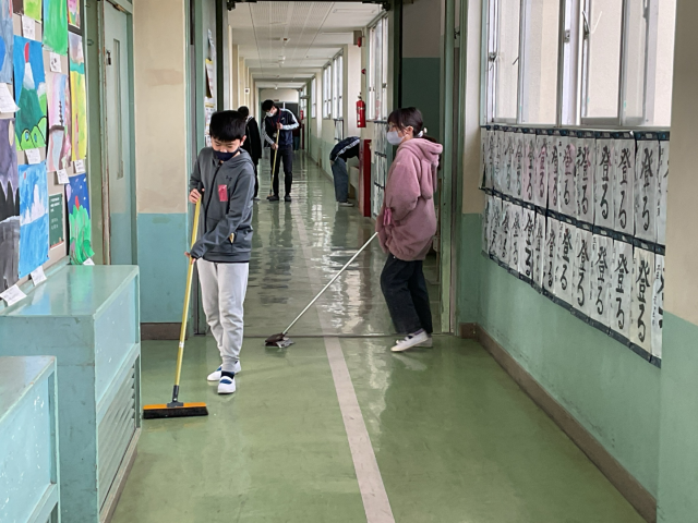 冬休み明けの掃除頑張っています